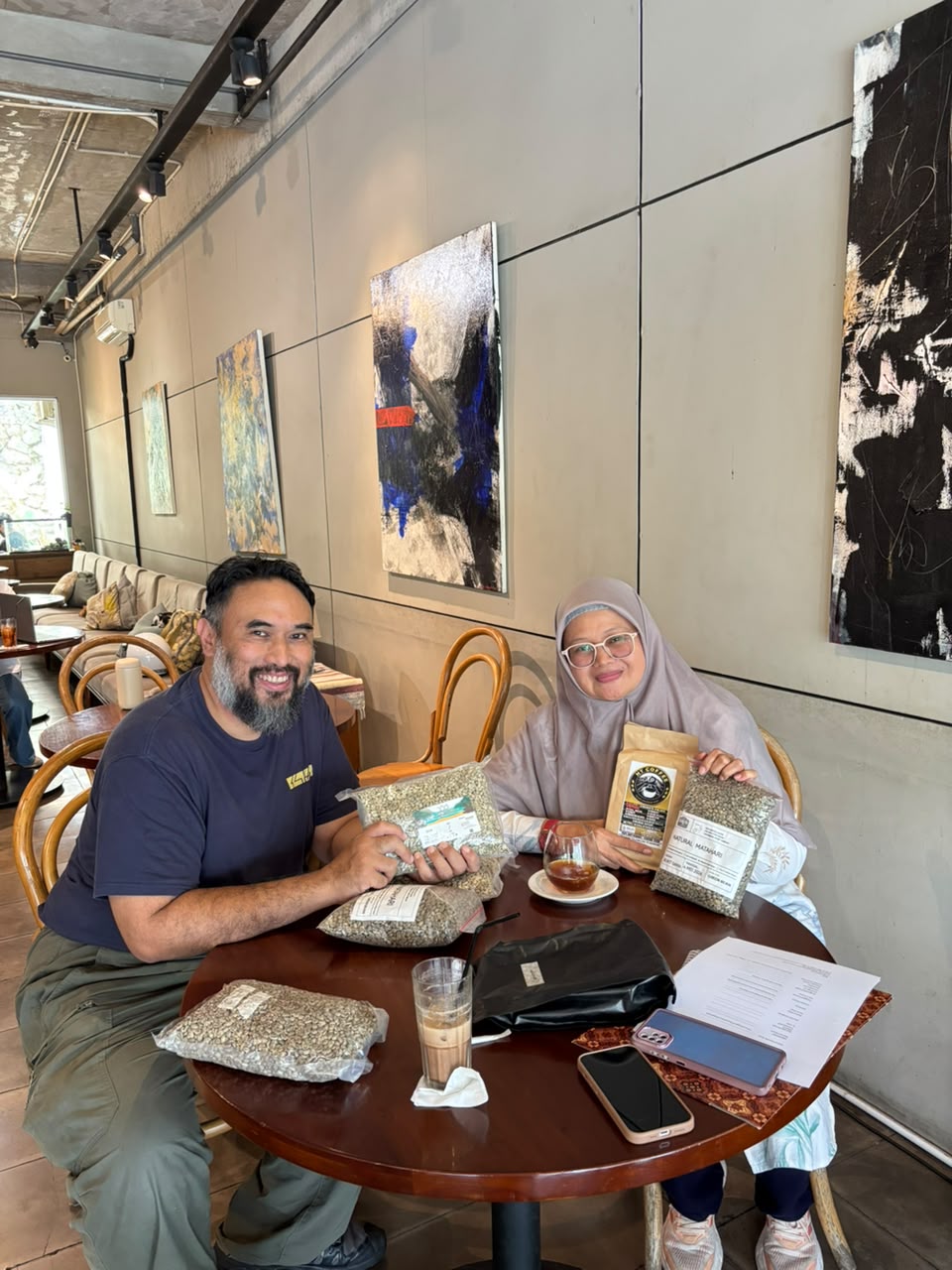 Pengujian Sensory Kopi di 5758 Coffee Lab Dukung Pengembangan Ecotrace Model untuk Kopi Arabika Sumatera (Penelitian Hilirisasi Riset SINERGI Tim Dosen Politeknik Pertanian Negeri Payakumbuh)